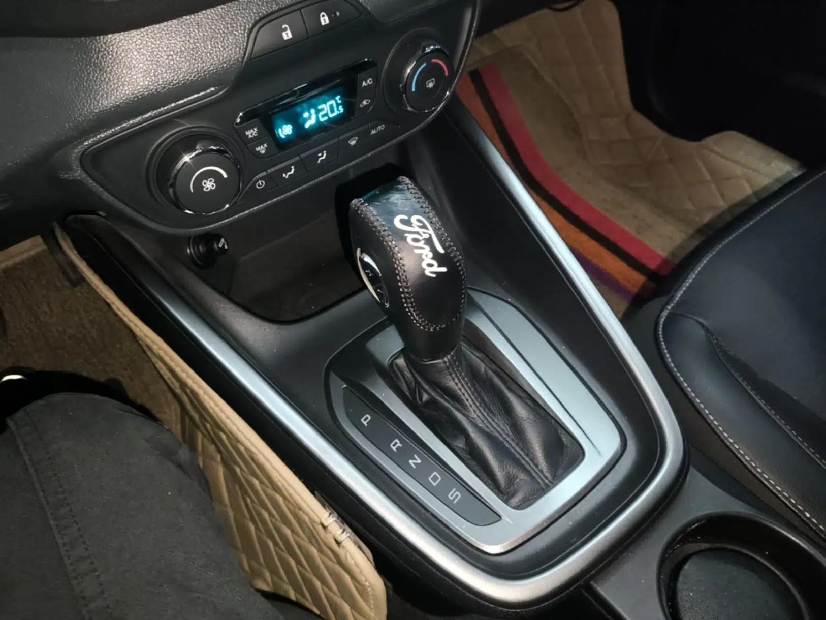 Ford Escort 2015 1.5L Automatic Fashion Model — миниатюра 21