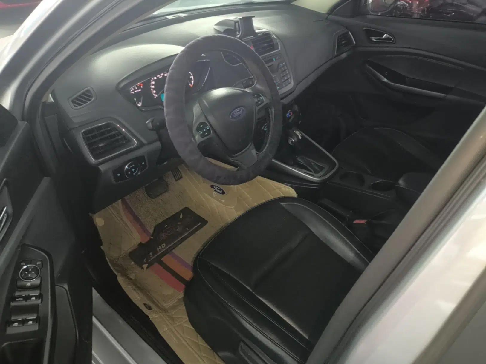 Ford Escort 2015 1.5L Automatic Fashion Model — миниатюра 23