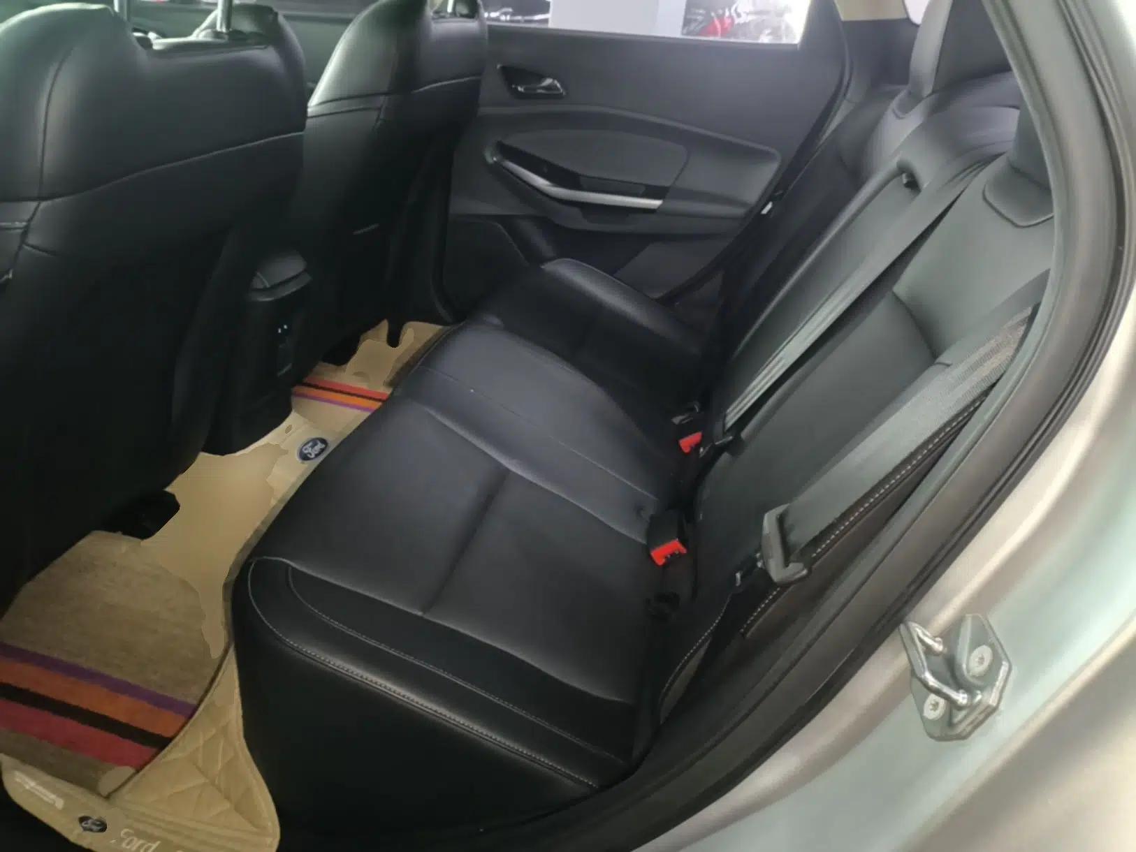 Ford Escort 2015 1.5L Automatic Fashion Model — миниатюра 25