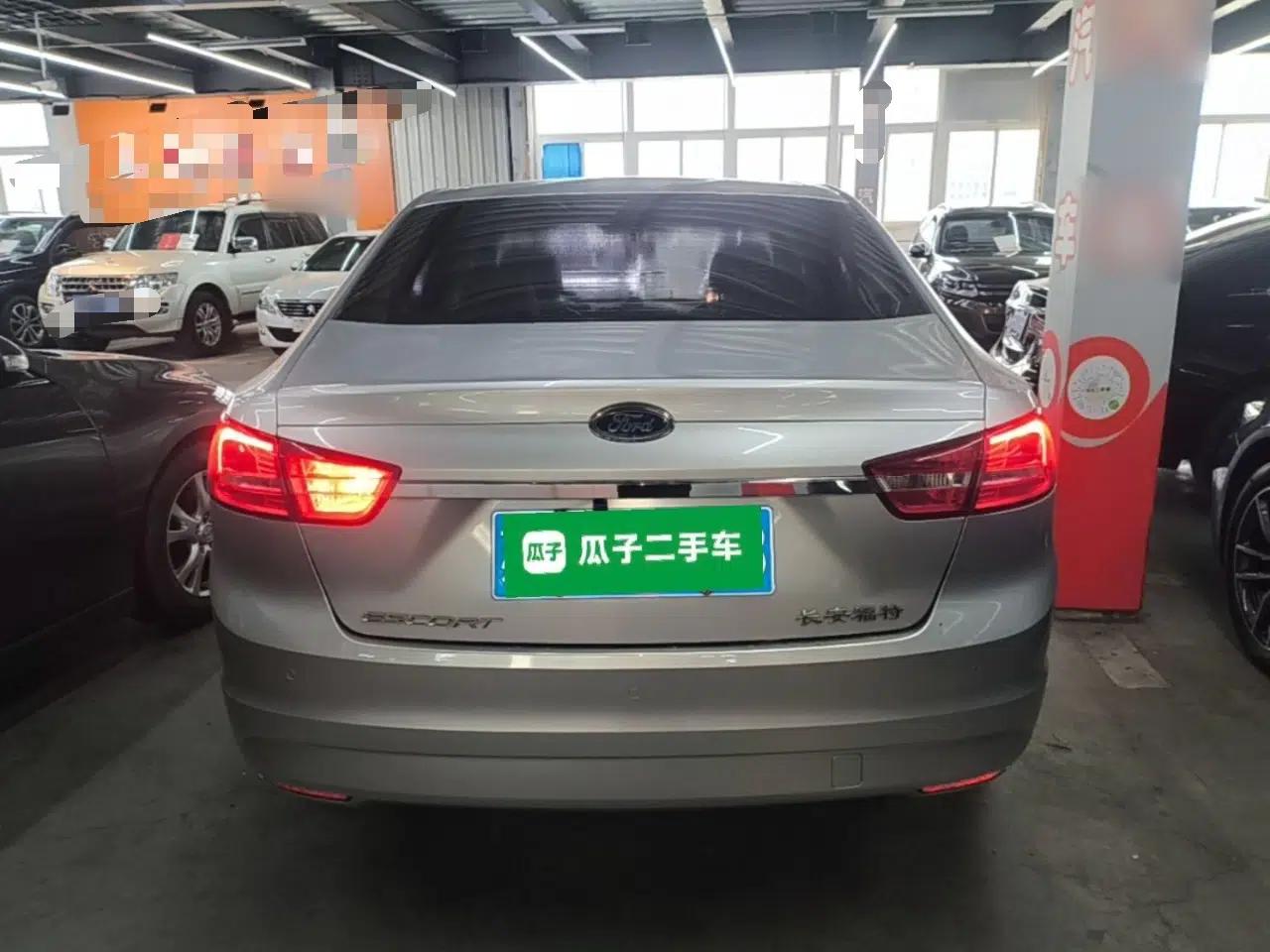 Ford Escort 2015 1.5L Automatic Fashion Model — миниатюра 5