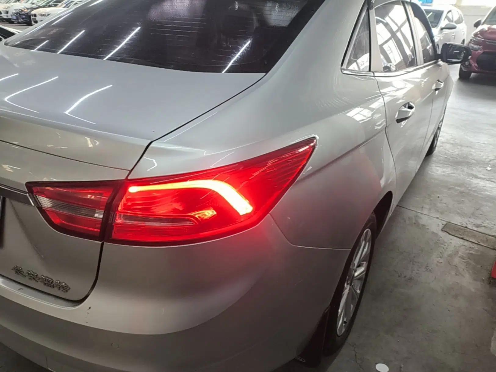 Ford Escort 2015 1.5L Automatic Fashion Model — миниатюра 9