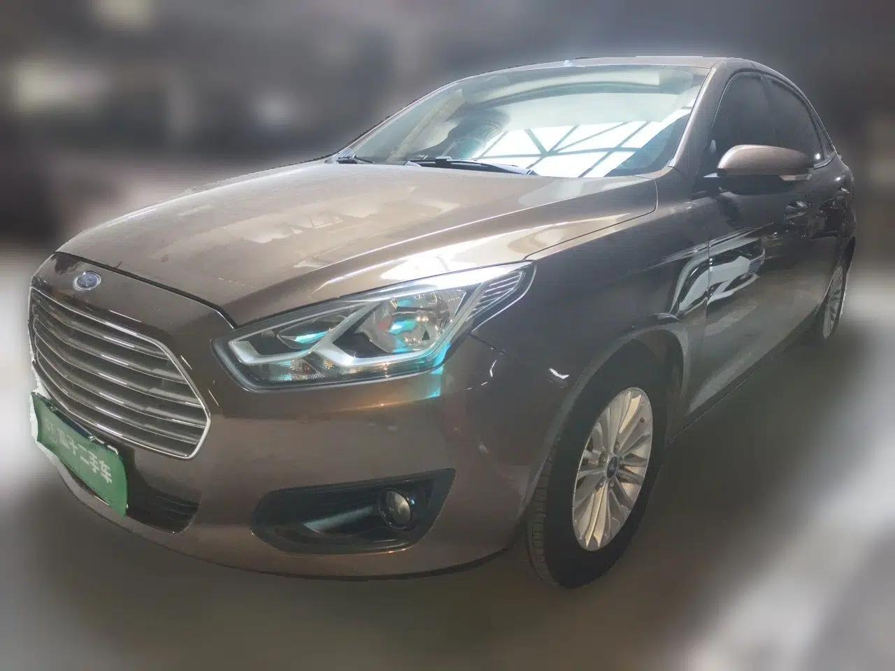 Ford Escort 2015 1.5L Manual Comfort Model — миниатюра 1
