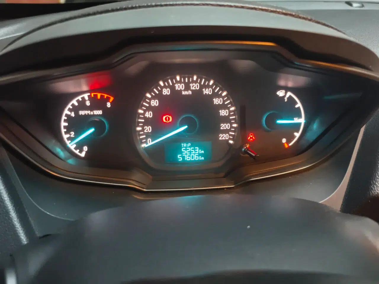 Ford Escort 2015 1.5L Manual Comfort Model — миниатюра 12