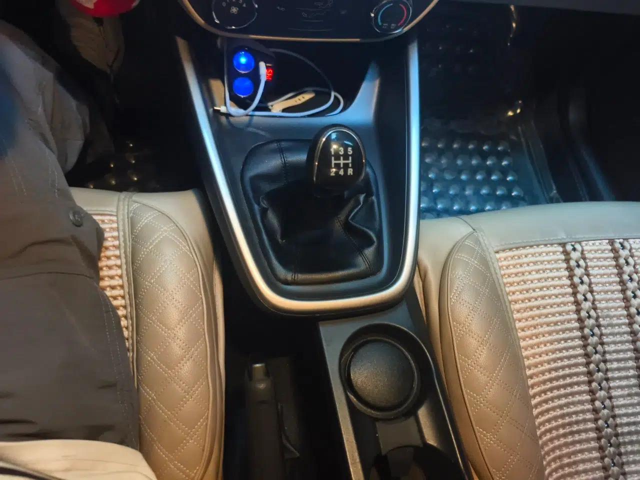 Ford Escort 2015 1.5L Manual Comfort Model — миниатюра 14