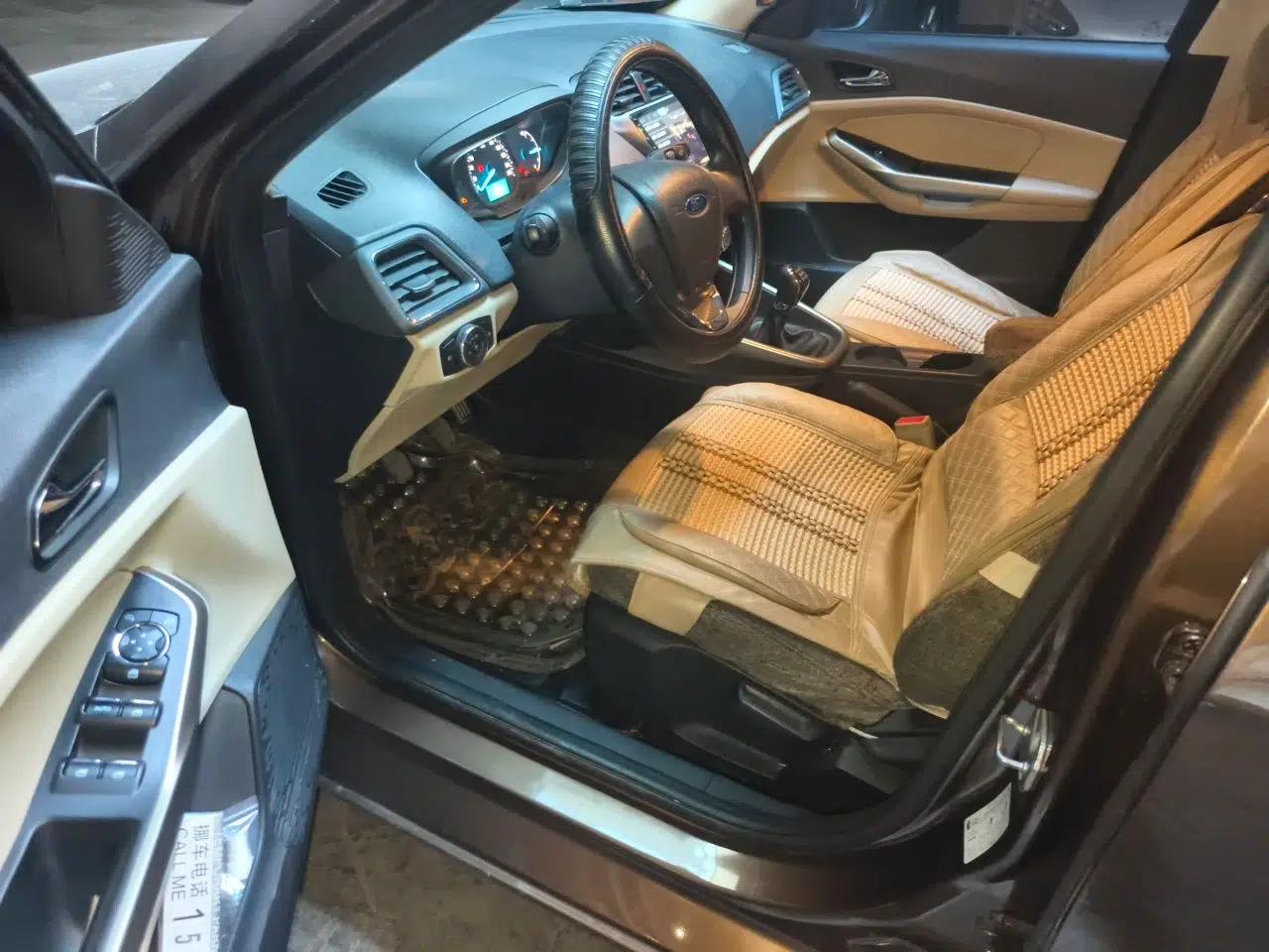 Ford Escort 2015 1.5L Manual Comfort Model — миниатюра 16