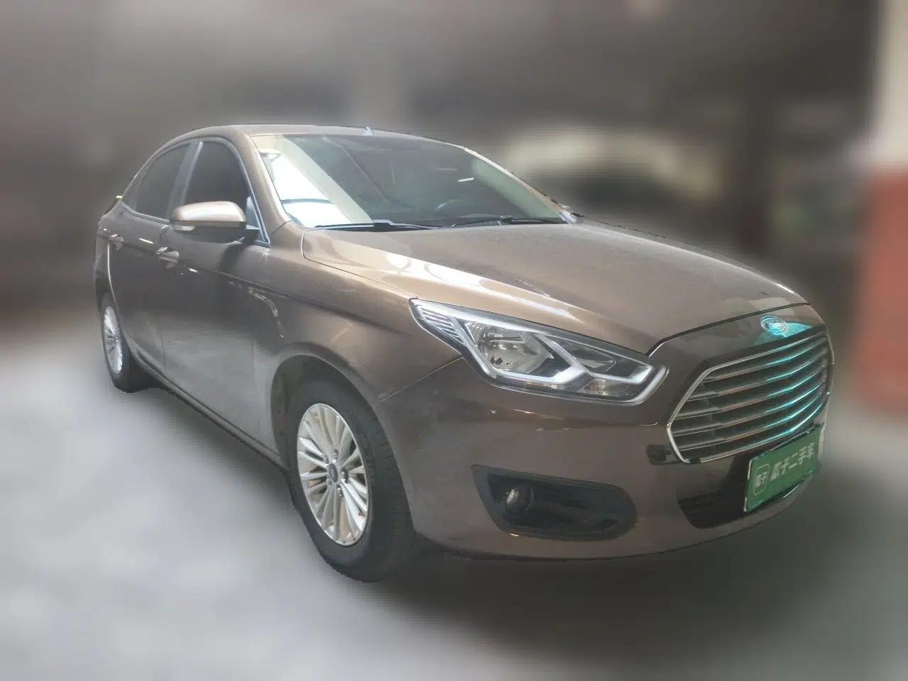 Ford Escort 2015 1.5L Manual Comfort Model — миниатюра 3