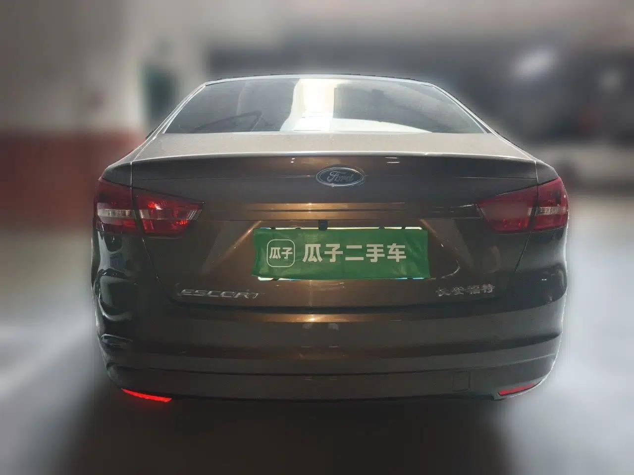Ford Escort 2015 1.5L Manual Comfort Model — миниатюра 5