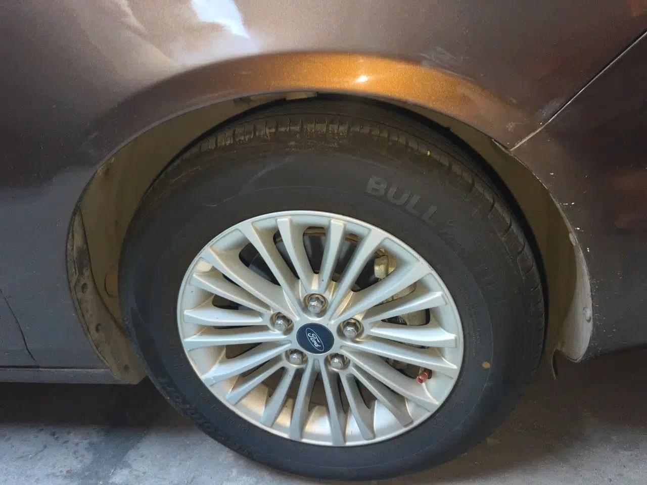 Ford Escort 2015 1.5L Manual Comfort Model — миниатюра 8