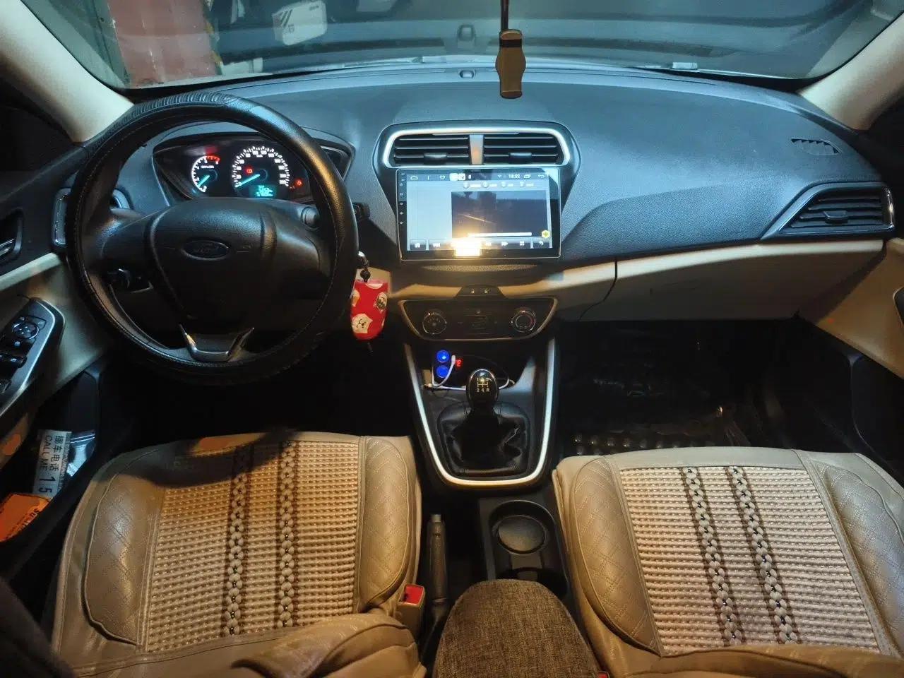 Ford Escort 2015 1.5L Manual Comfort Model — миниатюра 9