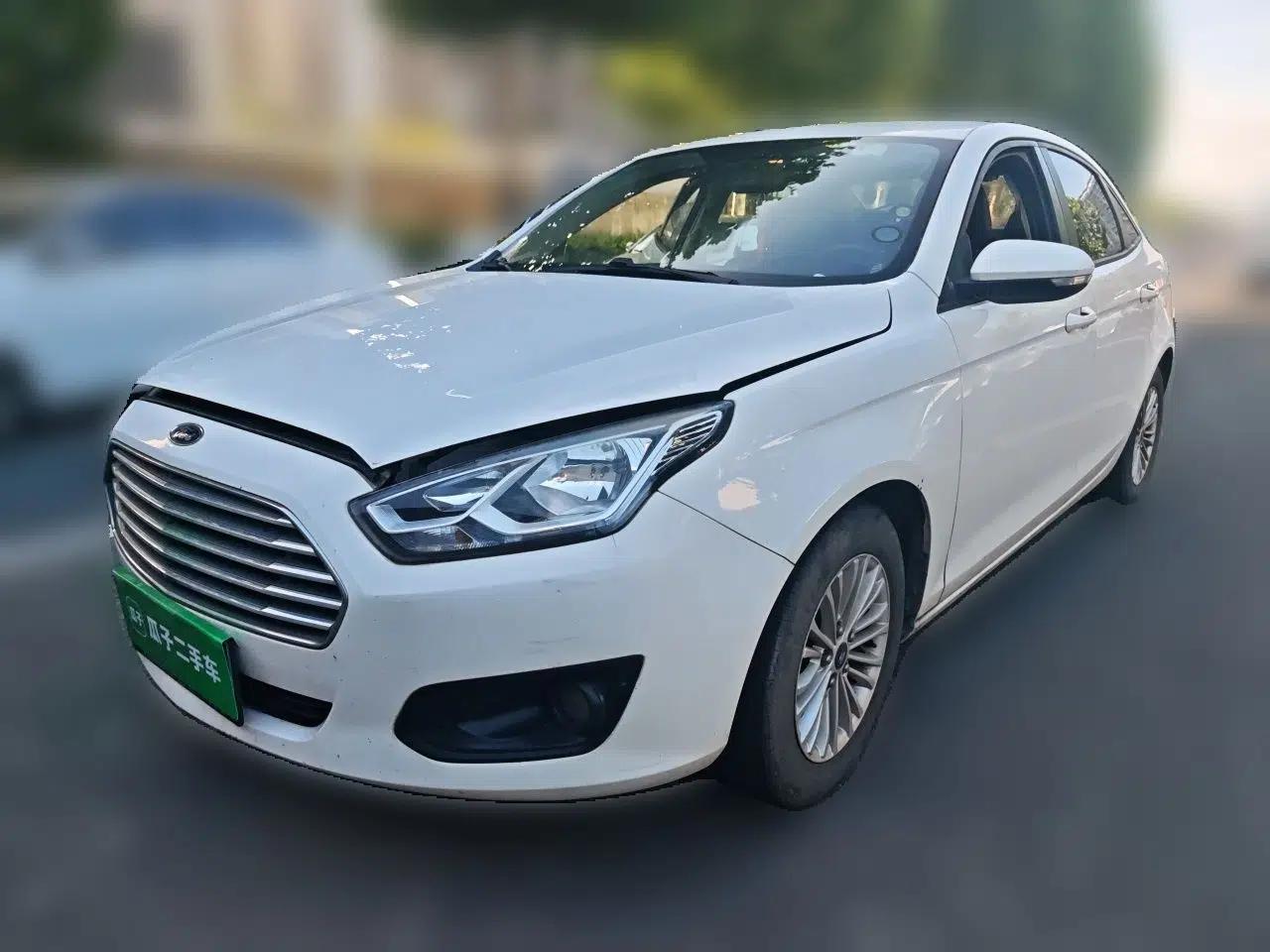 Ford Escort 2015 1.5L Manual Comfort Model — миниатюра 1