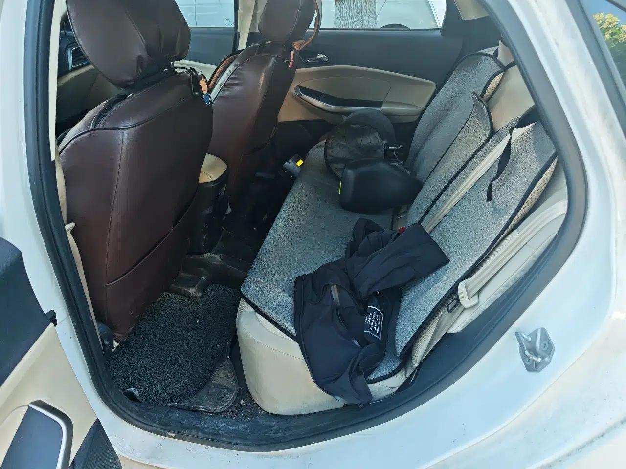 Ford Escort 2015 1.5L Manual Comfort Model — миниатюра 17