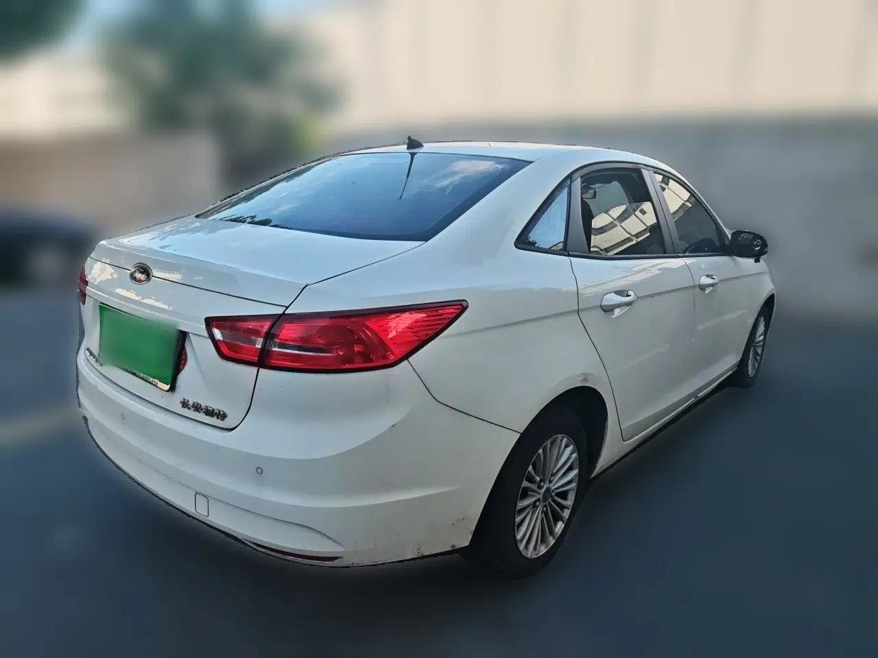 Ford Escort 2015 1.5L Manual Comfort Model — миниатюра 6