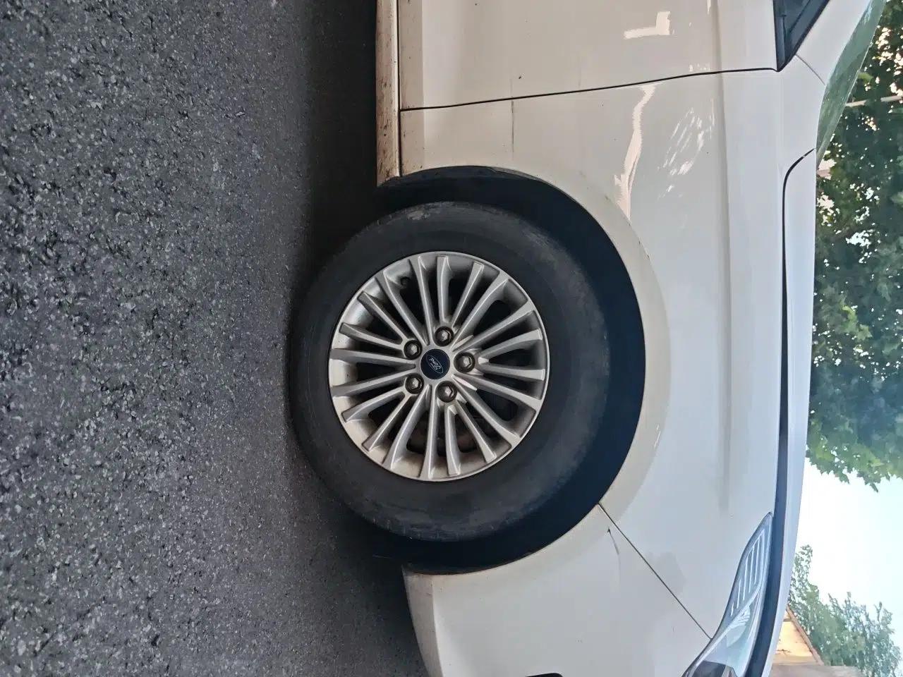 Ford Escort 2015 1.5L Manual Comfort Model — миниатюра 8