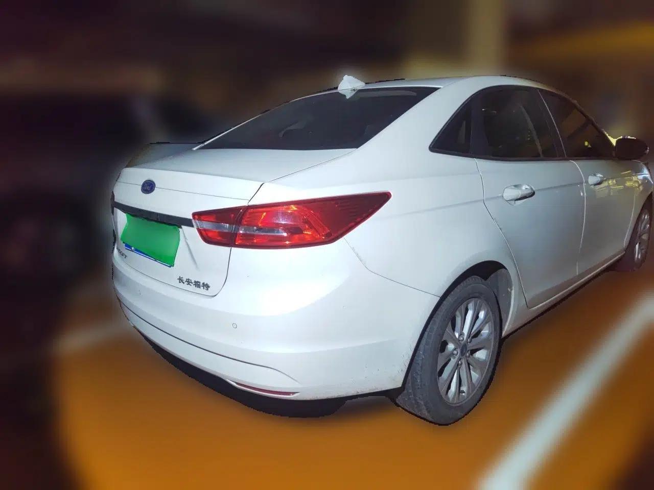 Ford Escort 2017 Happiness Edition 1.5L Automatic Fashion Version — миниатюра 6
