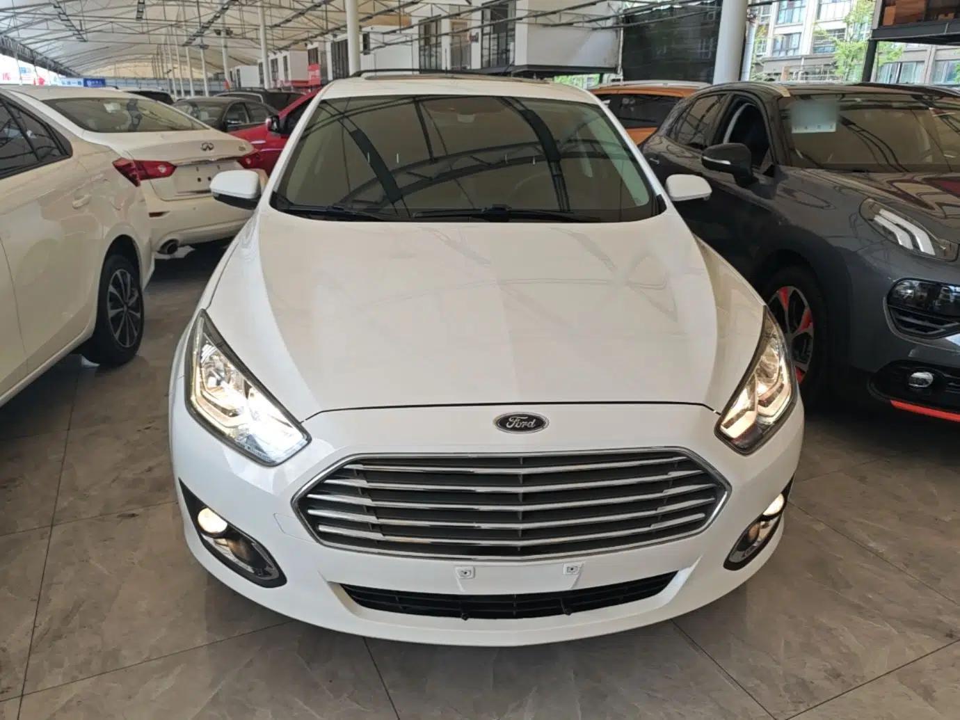 Ford Escort 2015 1.5L Automatic Fashion Model — миниатюра 2