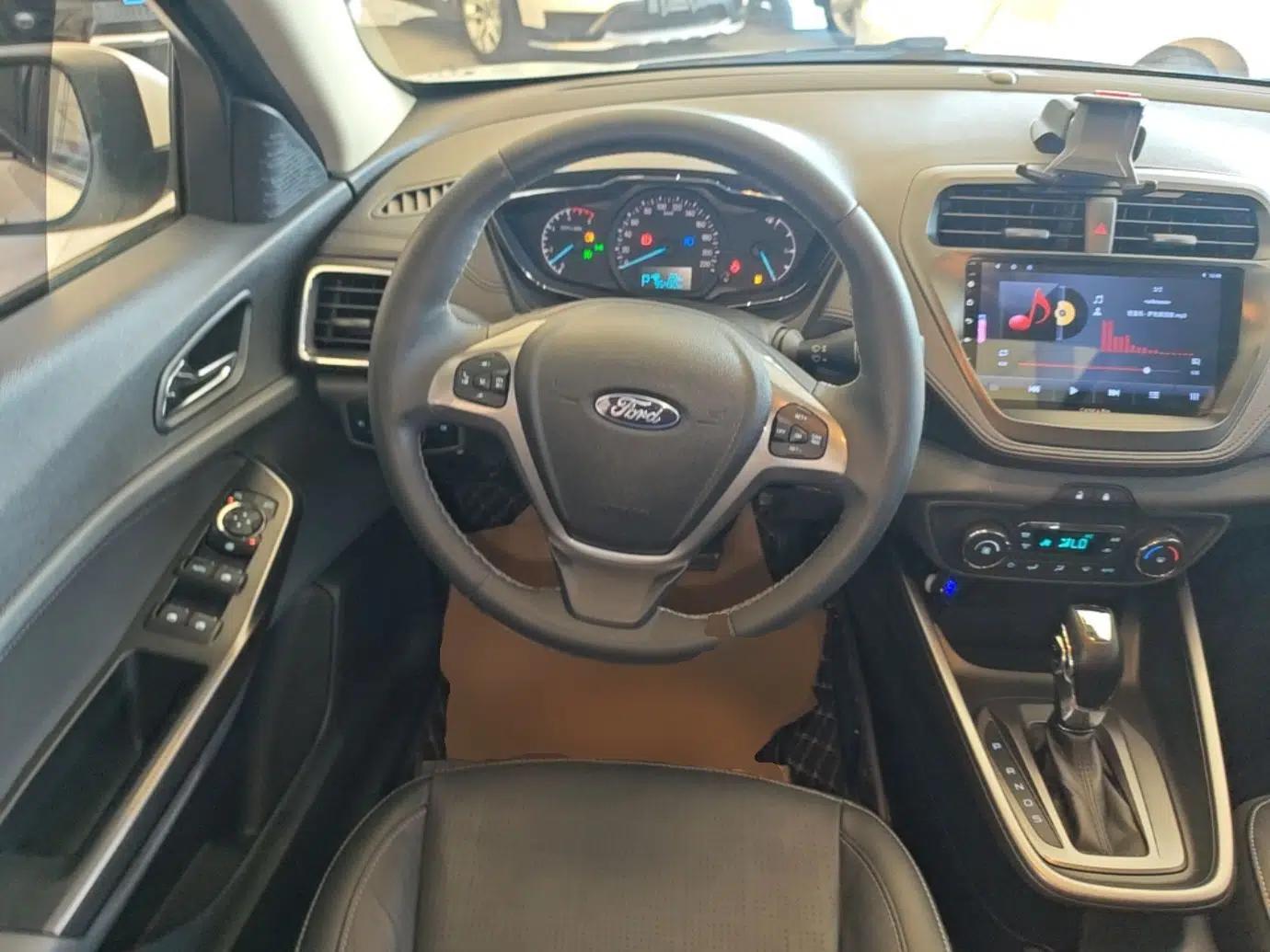 Ford Escort 2015 1.5L Automatic Fashion Model — миниатюра 13