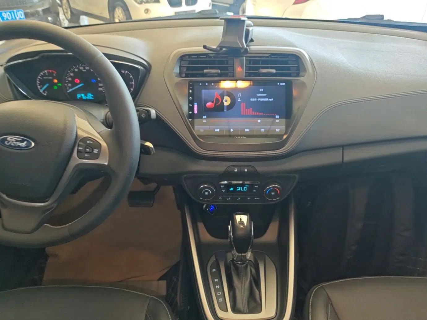 Ford Escort 2015 1.5L Automatic Fashion Model — миниатюра 15