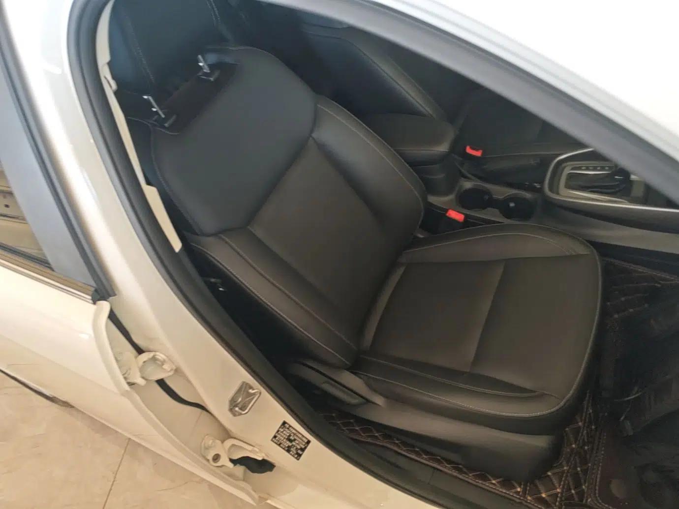 Ford Escort 2015 1.5L Automatic Fashion Model — миниатюра 19