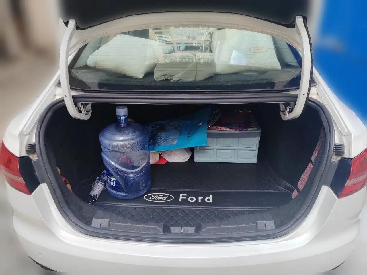 Ford Escort 2019 1.5L Automatic Enjoyment Model — миниатюра 19