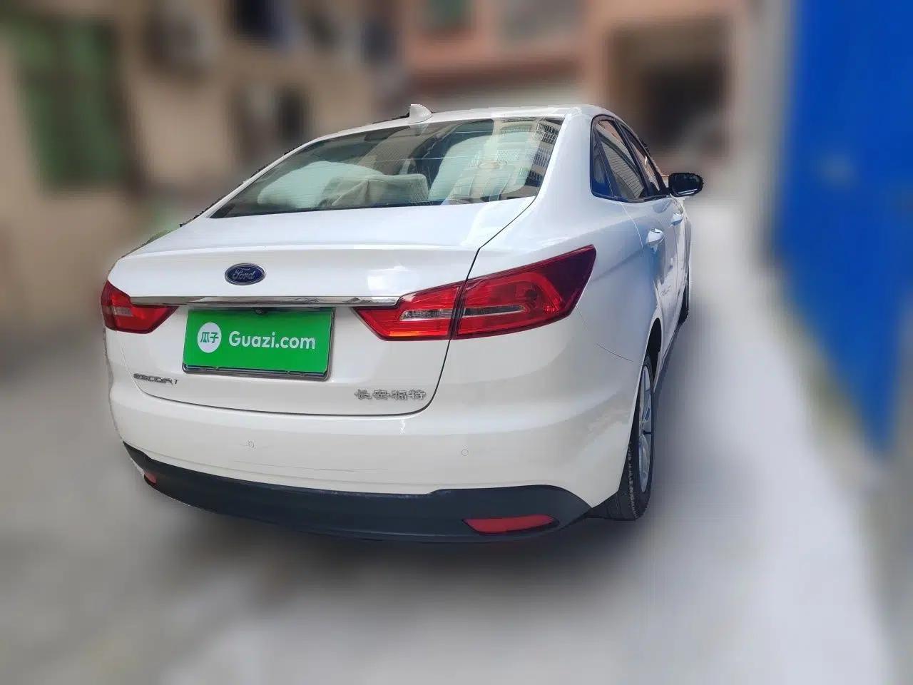 Ford Escort 2019 1.5L Automatic Enjoyment Model — миниатюра 6