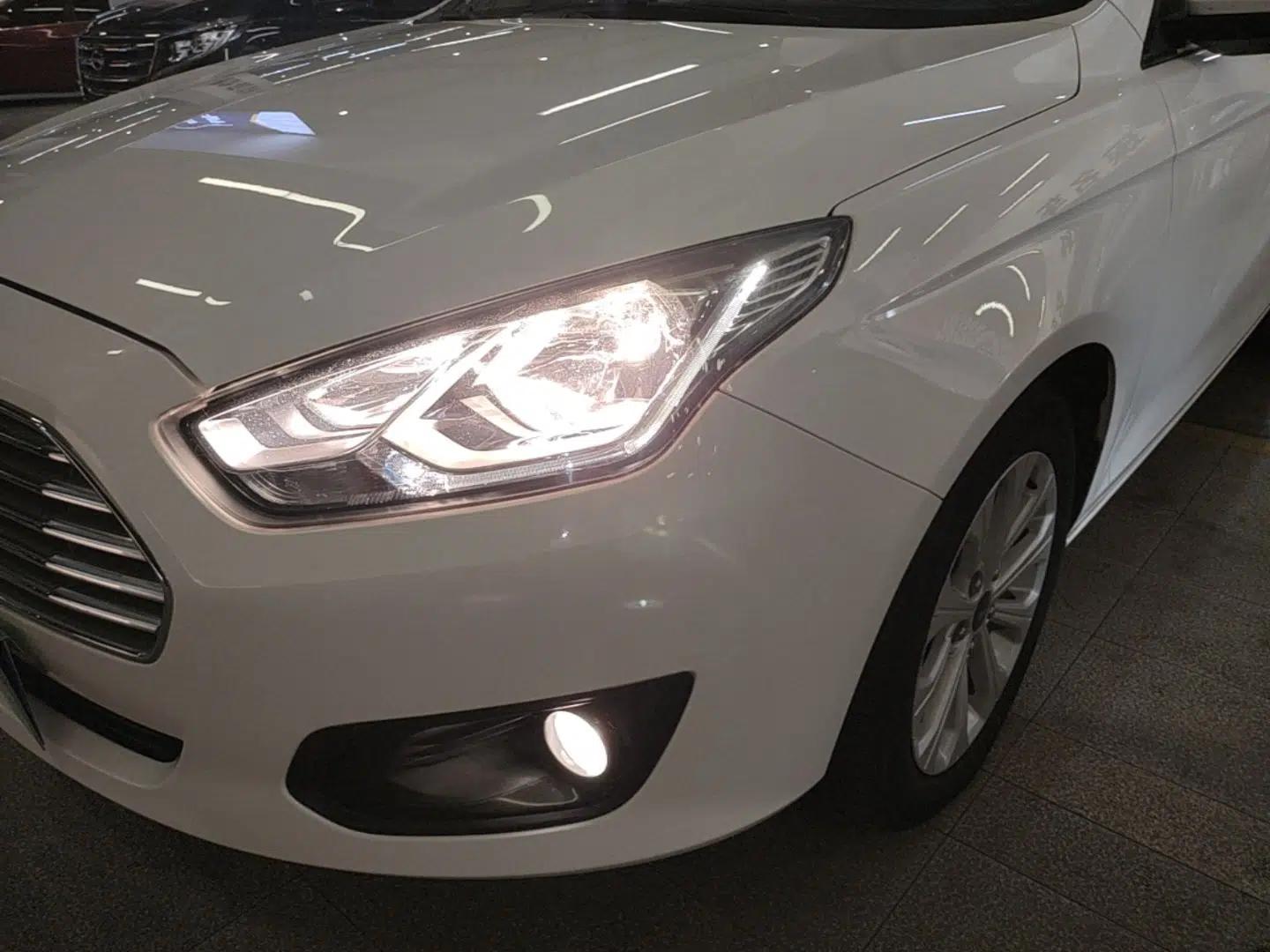Ford Escort 2017 Happiness Edition 1.5L Automatic Fashion Version — миниатюра 8