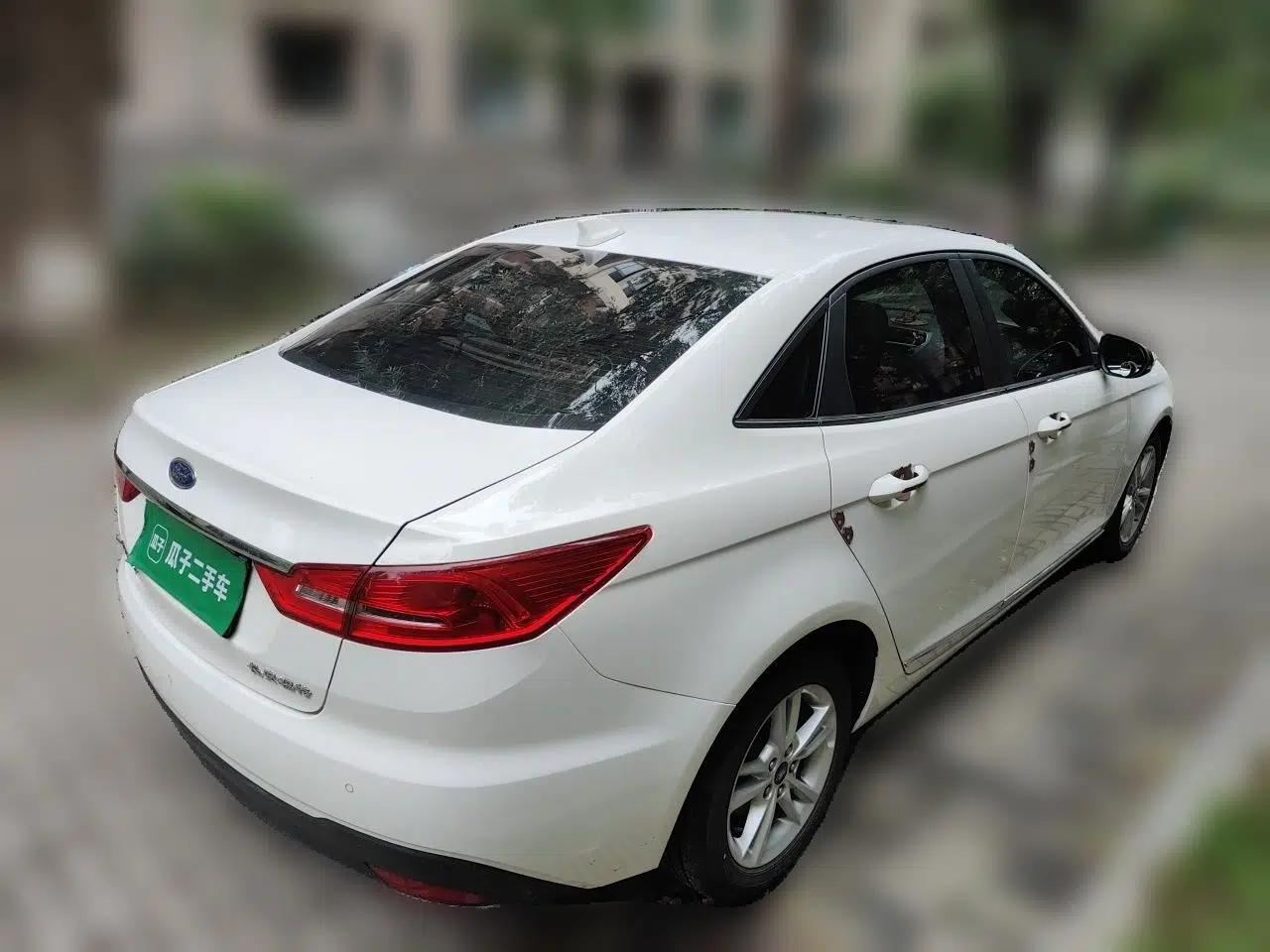 Ford Escort 2019 Revised Version 1.5L Automatic Enjoyment Type China VI Standard — миниатюра 6