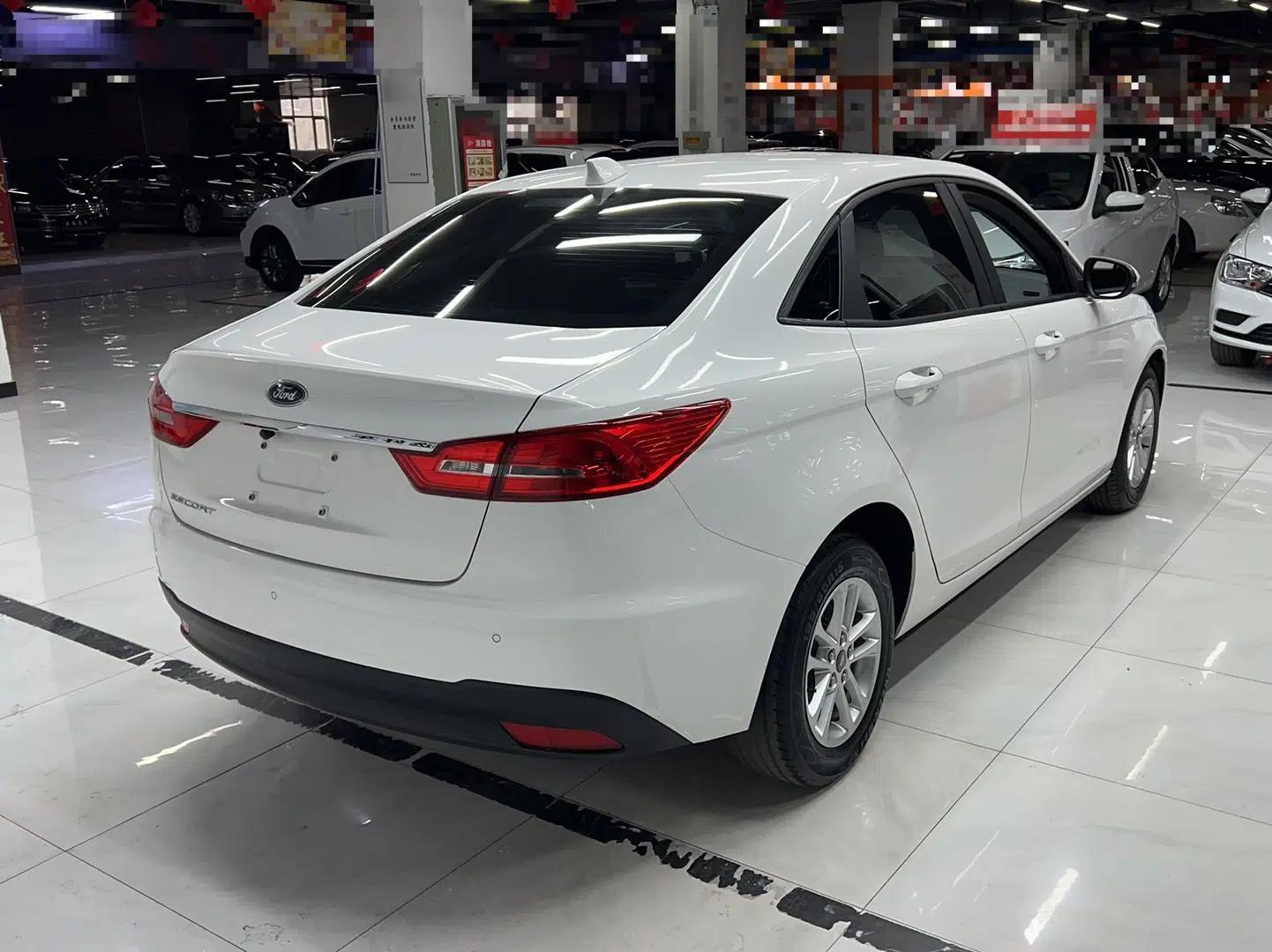 Ford Escort 2019 Revised 1.5L Automatic ZhiXiang Version (Tire Pressure Monitoring) China VI Standard — миниатюра 4