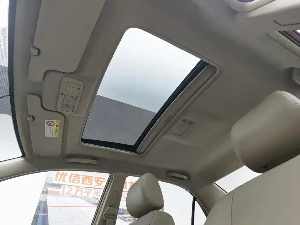 2011 Corolla 1.6L Automatic Deluxe Edition — миниатюра 14