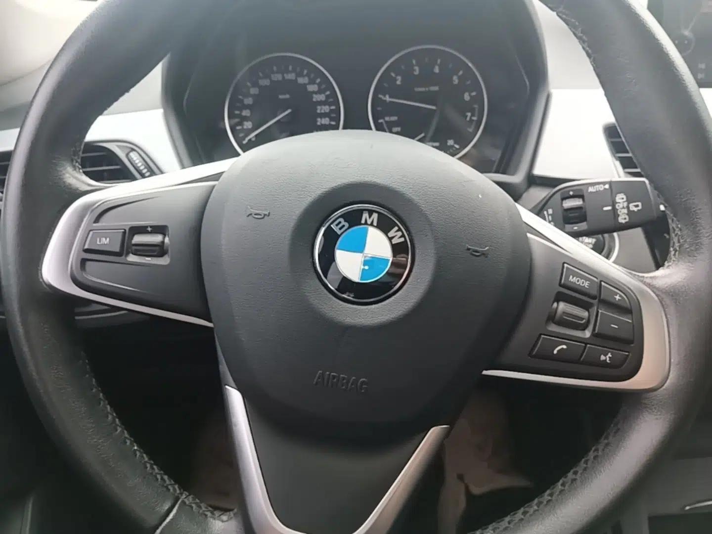 BMW X1 2016 sDrive18Li Fashion Model — миниатюра 13