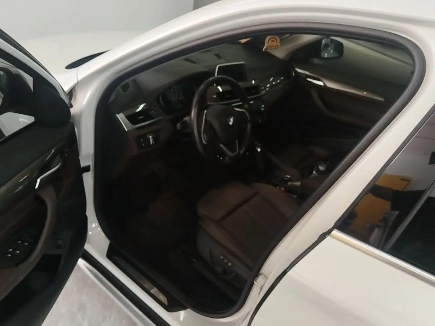 BMW X1 2019 sDrive18Li Premium Edition — миниатюра 23