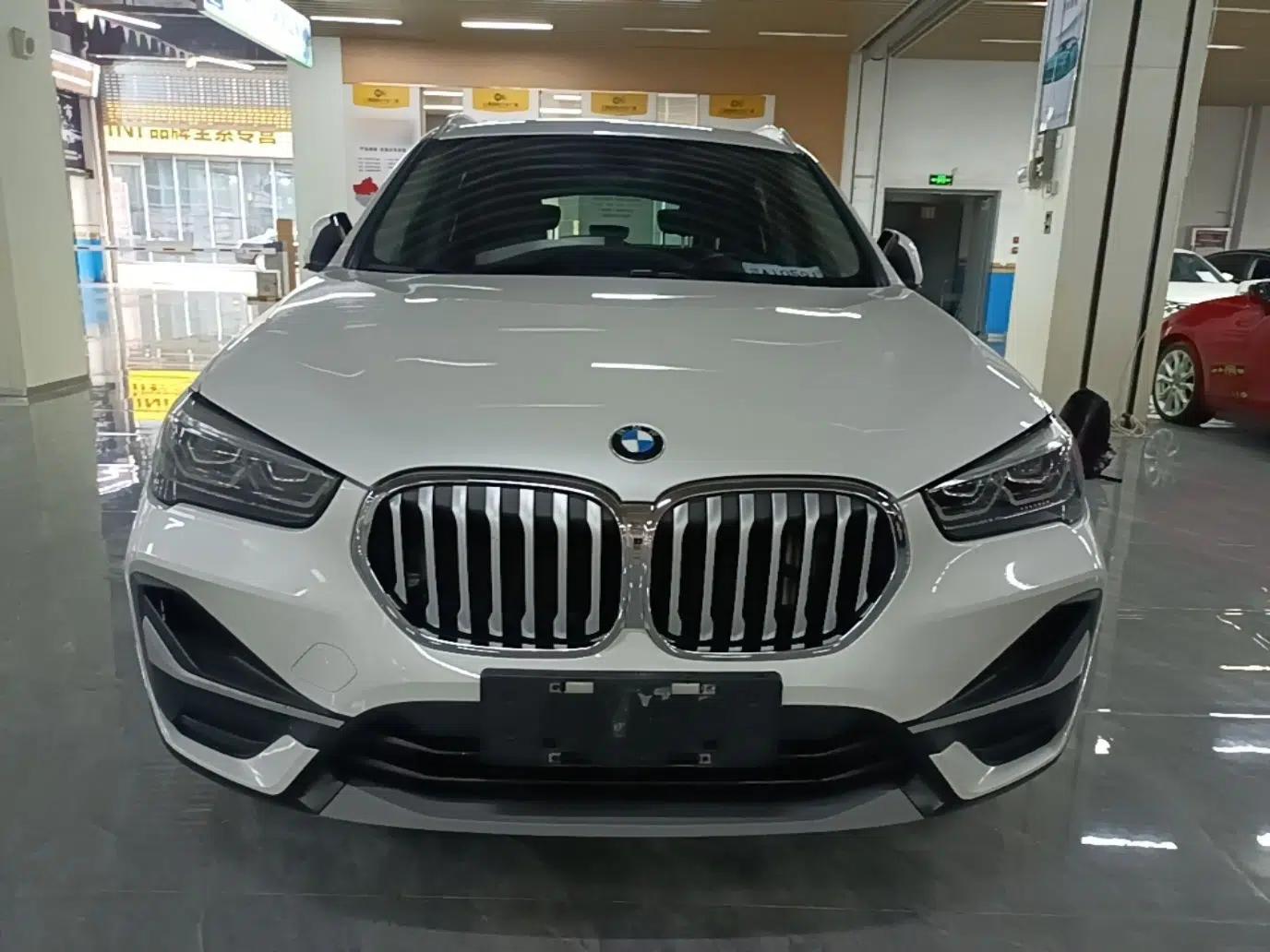 BMW X1 2020 sDrive25Li Leading Model — миниатюра 2