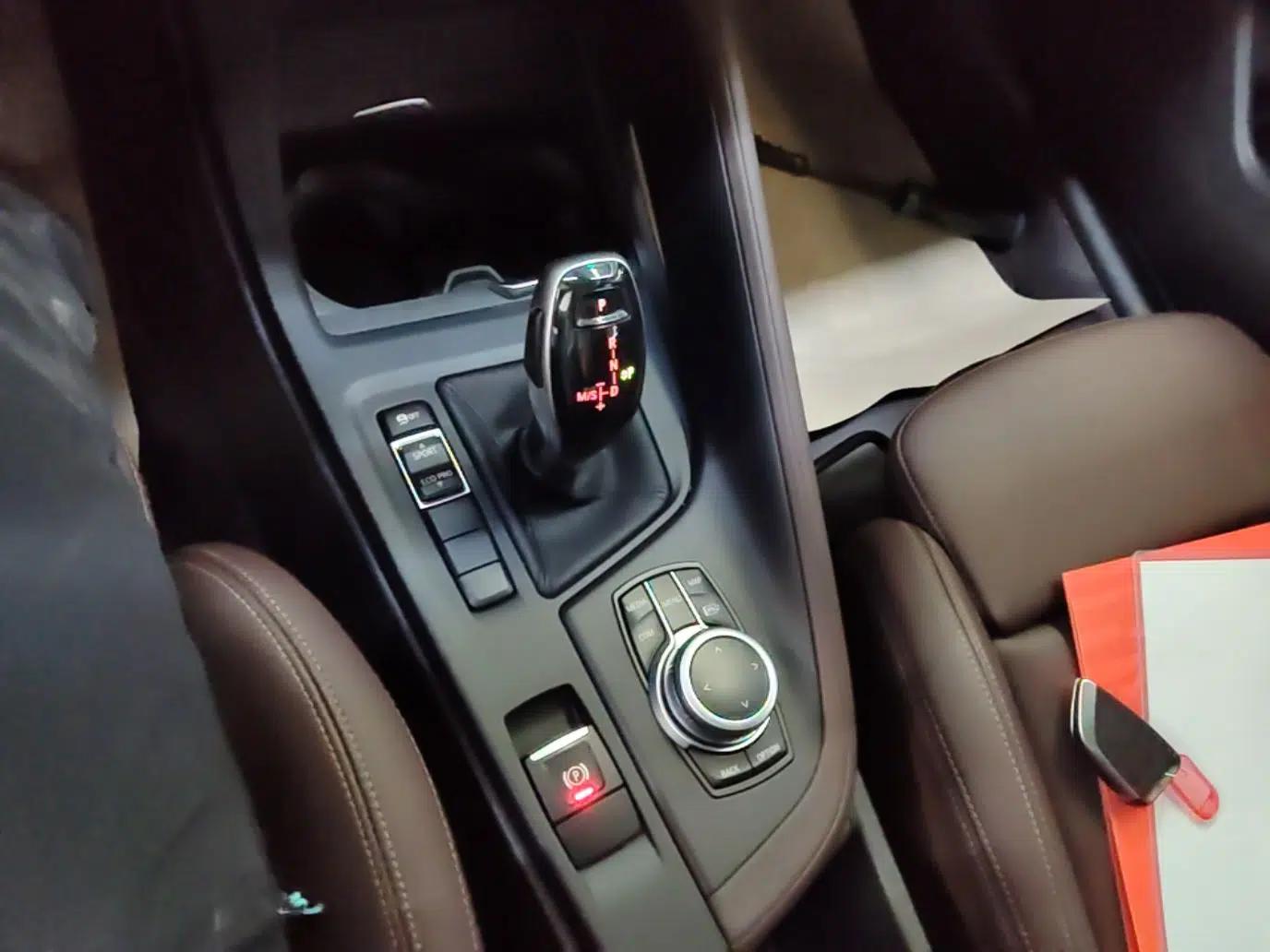 BMW X1 2021 sDrive20Li Fashion Model — миниатюра 16