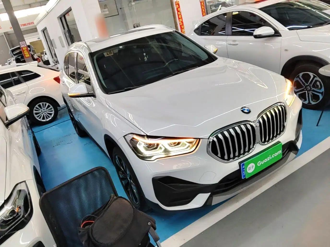 BMW X1 2021 sDrive20Li Fashion Model — миниатюра 3