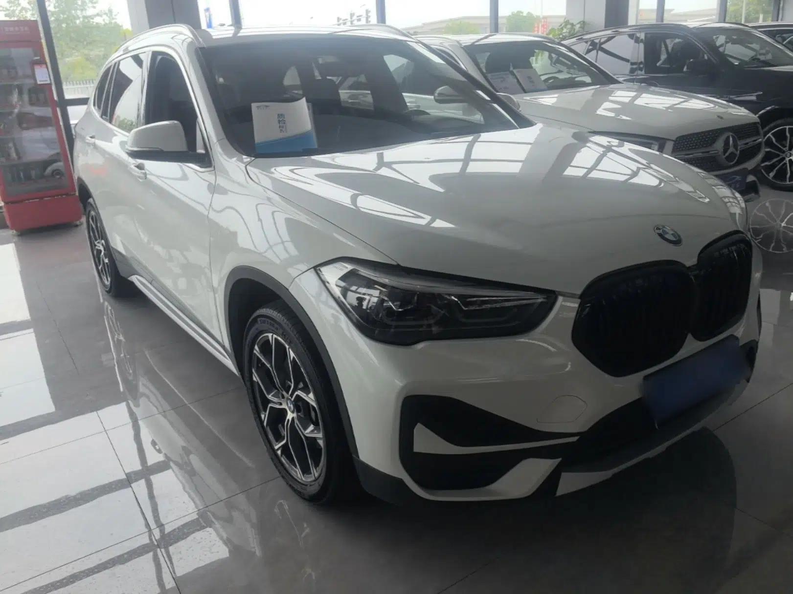 BMW X1 2021 sDrive25Li Leading Model — миниатюра 3