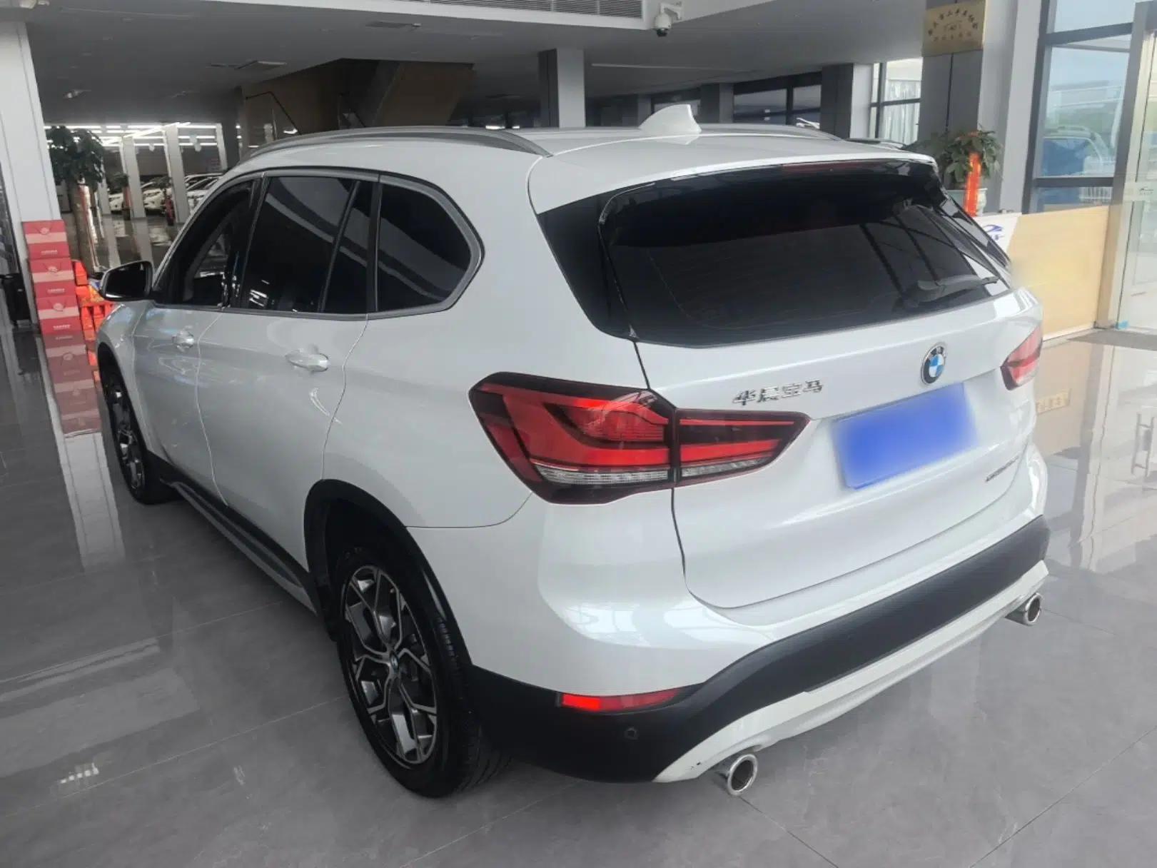 BMW X1 2021 sDrive25Li Leading Model — миниатюра 4