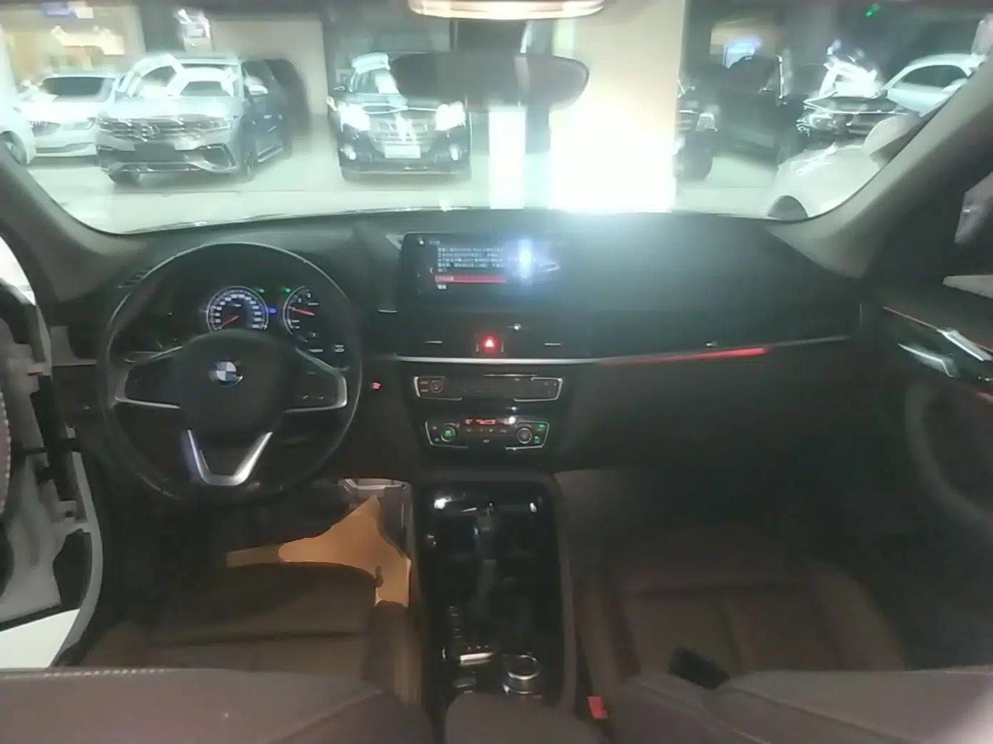 BMW X1 New Energy 2020 xDrive30Le Premium Edition — миниатюра 12