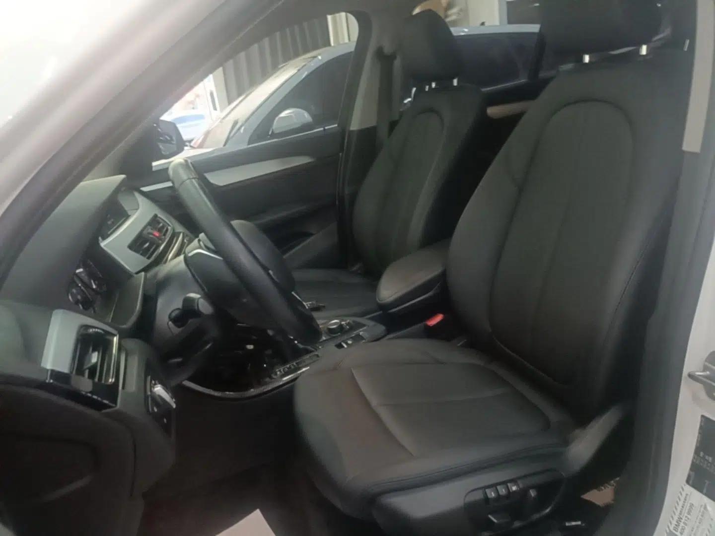 BMW X1 2019 sDrive20Li Leading Model — миниатюра 17
