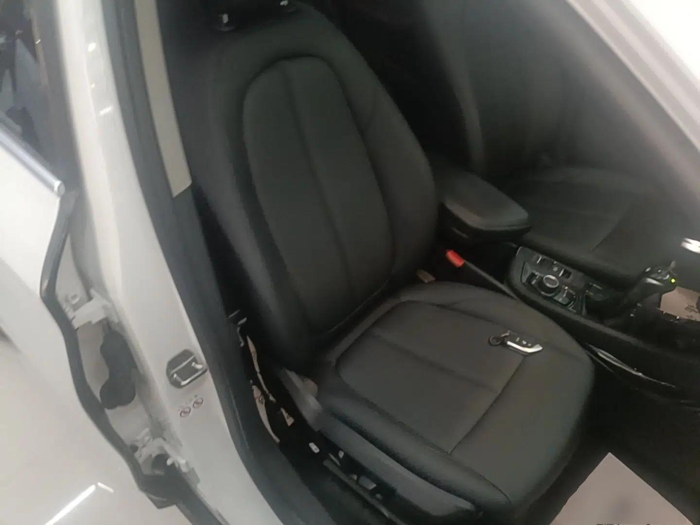 BMW X1 2019 sDrive20Li Leading Model — миниатюра 19