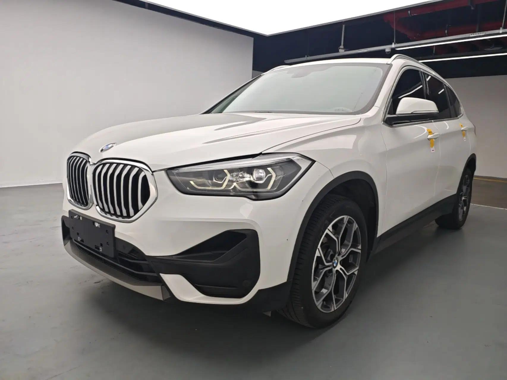 BMW X1 2022 sDrive25Li Leading Model — миниатюра 1