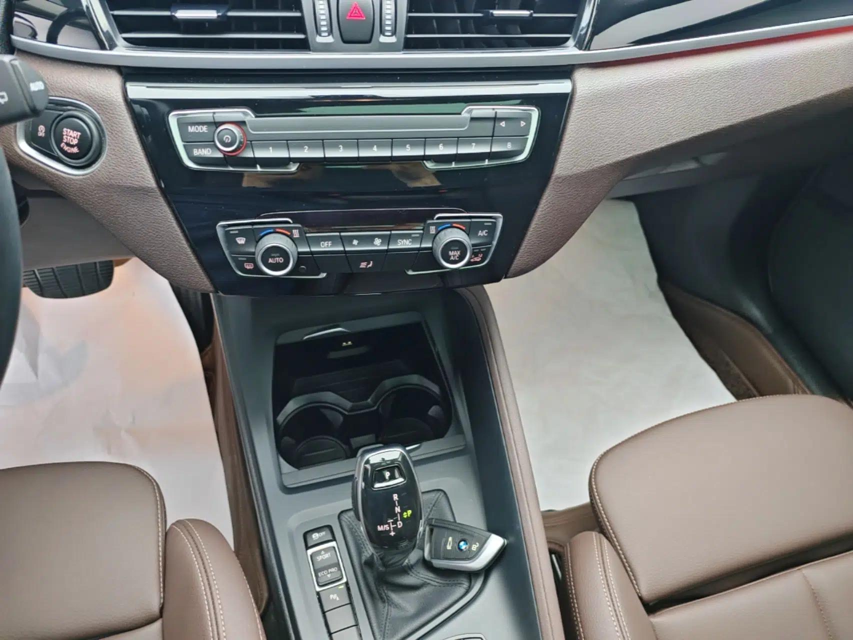 BMW X1 2022 sDrive25Li Leading Model — миниатюра 16