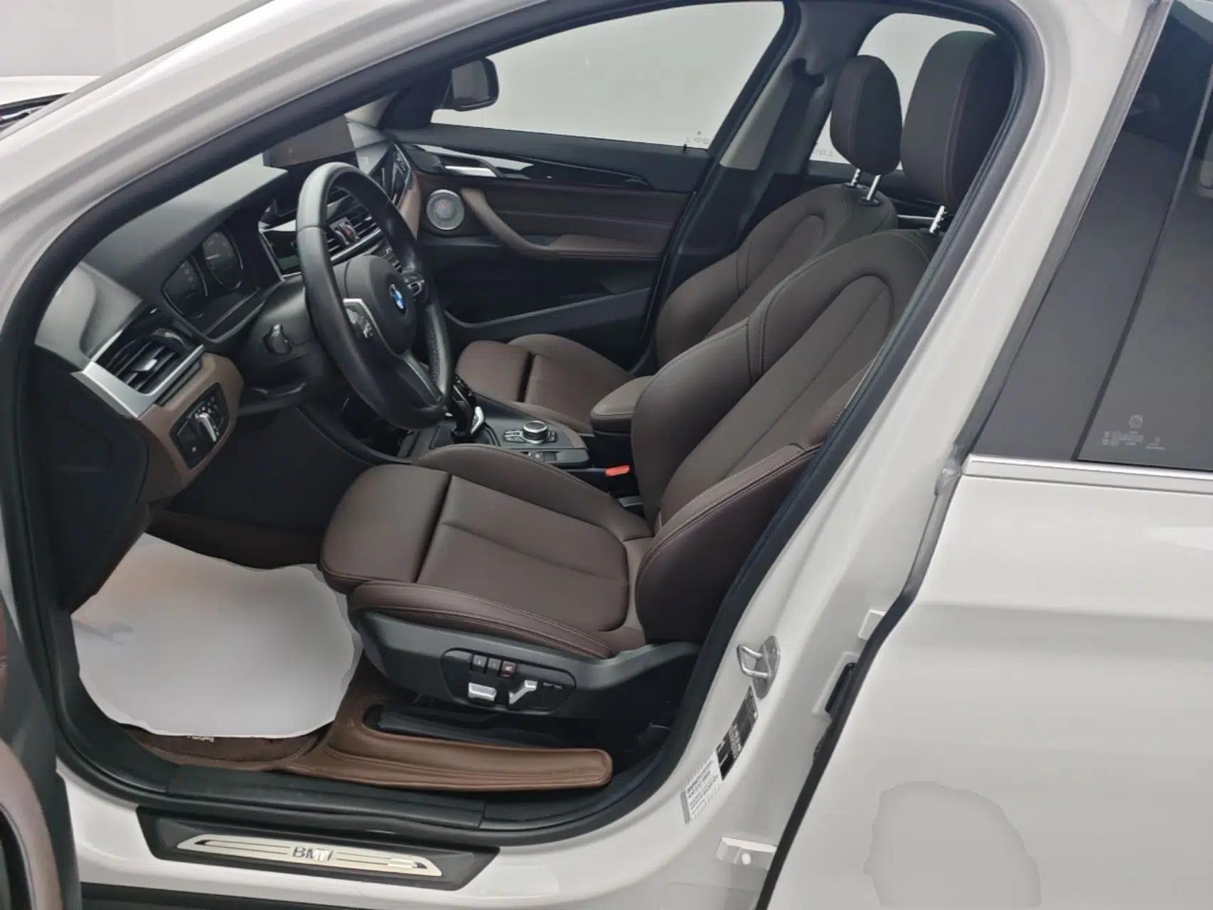 BMW X1 2022 sDrive25Li Leading Model — миниатюра 17