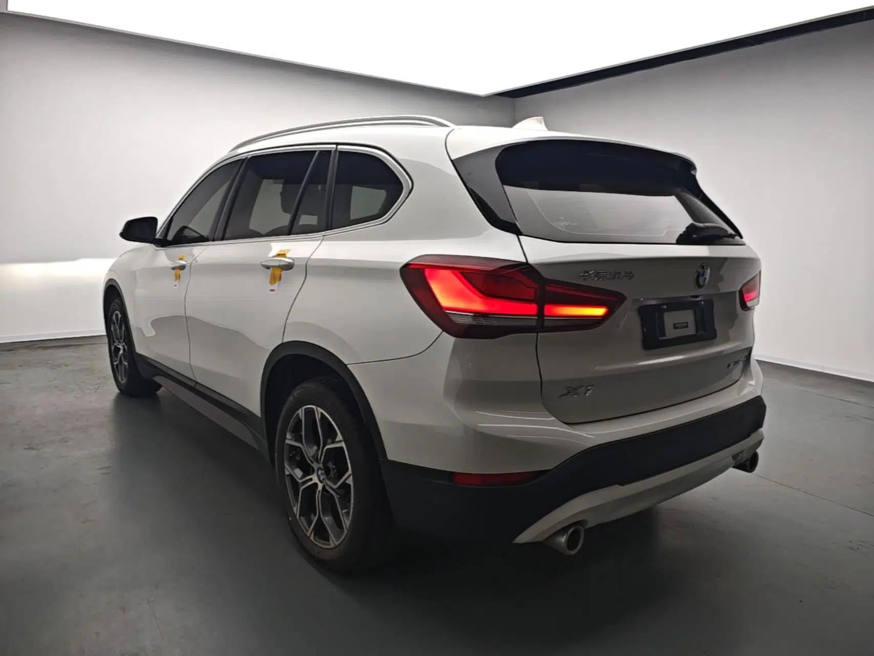 BMW X1 2022 sDrive25Li Leading Model — миниатюра 4