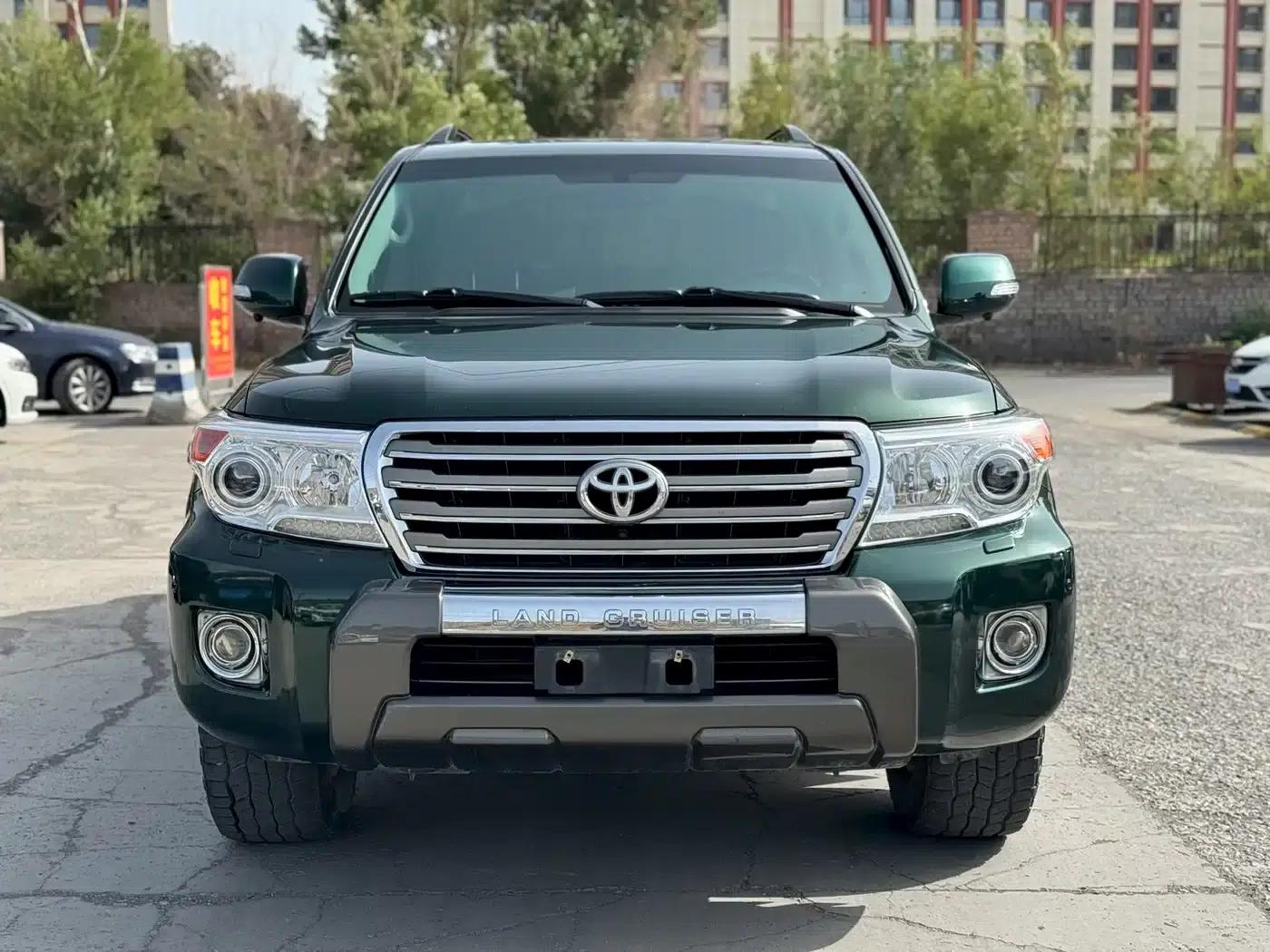 2012 Land Cruiser 4.0L Automatic VX — миниатюра 2