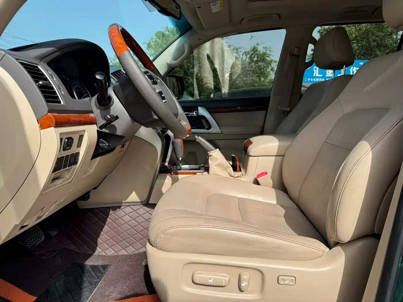 2012 Land Cruiser 4.0L Automatic VX — миниатюра 4