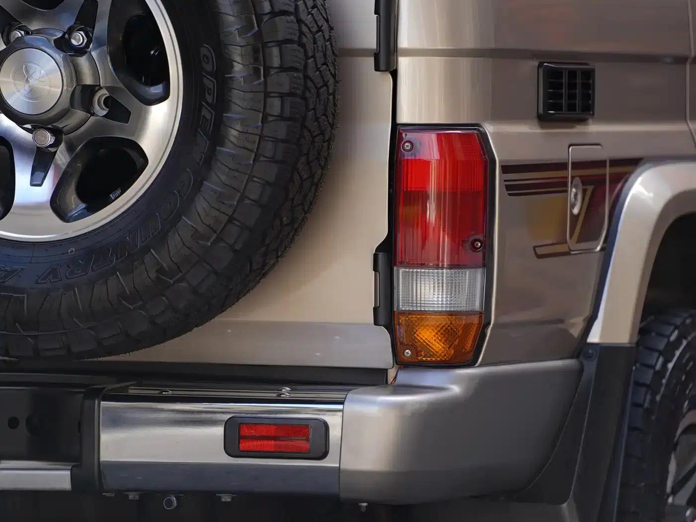 Land Cruiser (Imported) LC76 2016 Model 4.0L Middle East Version — миниатюра 11