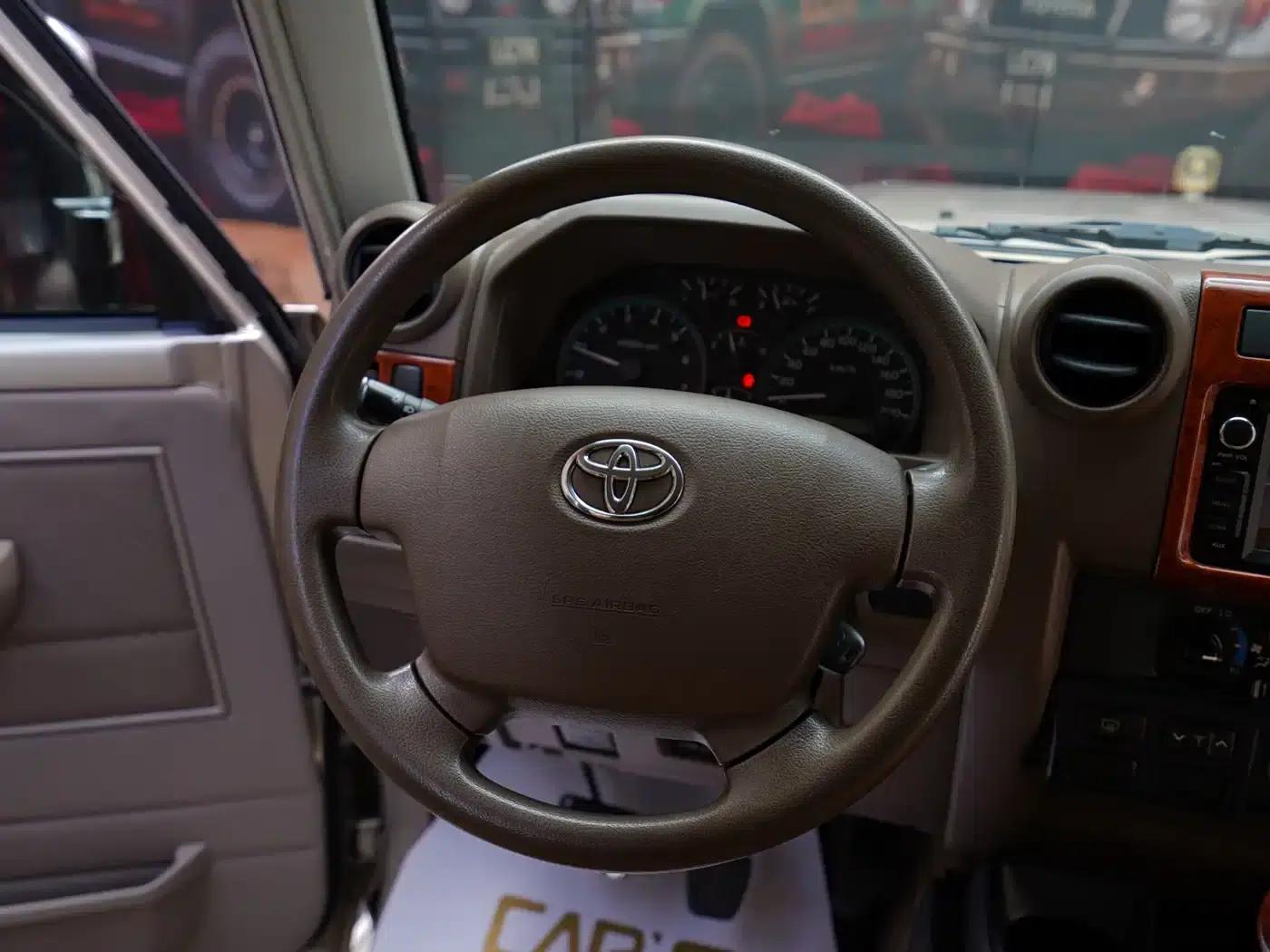 Land Cruiser (Imported) LC76 2016 Model 4.0L Middle East Version — миниатюра 14