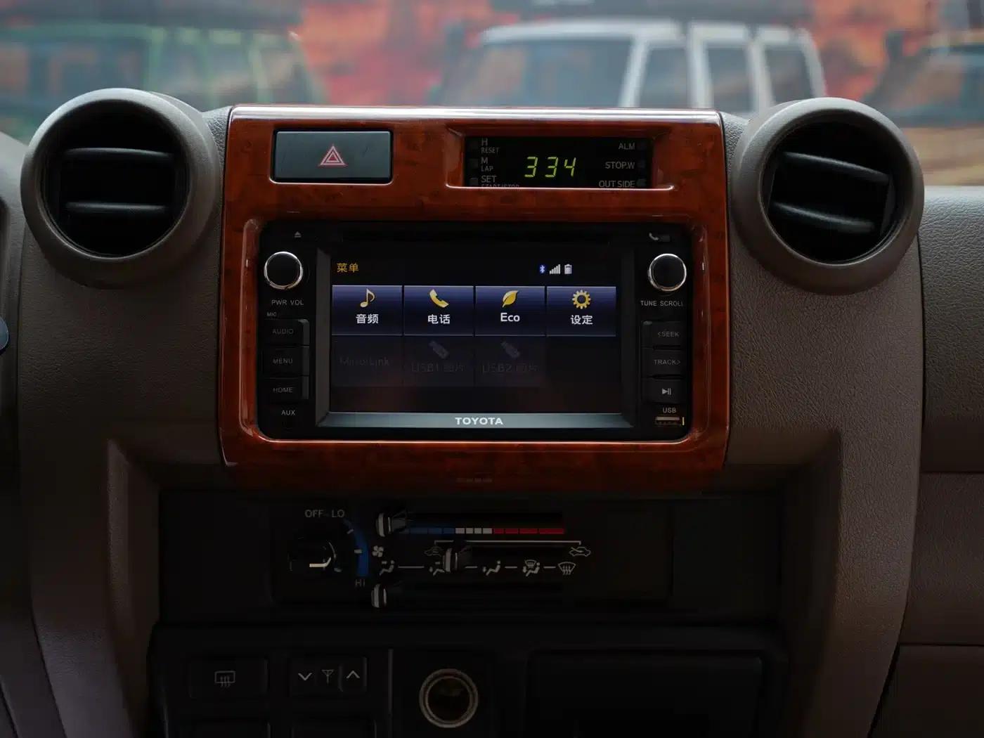 Land Cruiser (Imported) LC76 2016 Model 4.0L Middle East Version — миниатюра 15