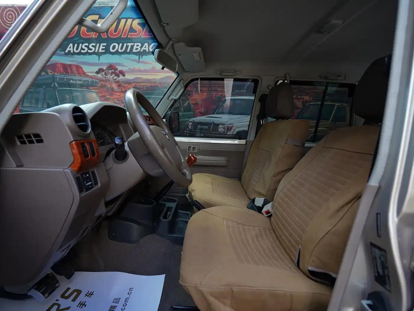 Land Cruiser (Imported) LC76 2016 Model 4.0L Middle East Version — миниатюра 18