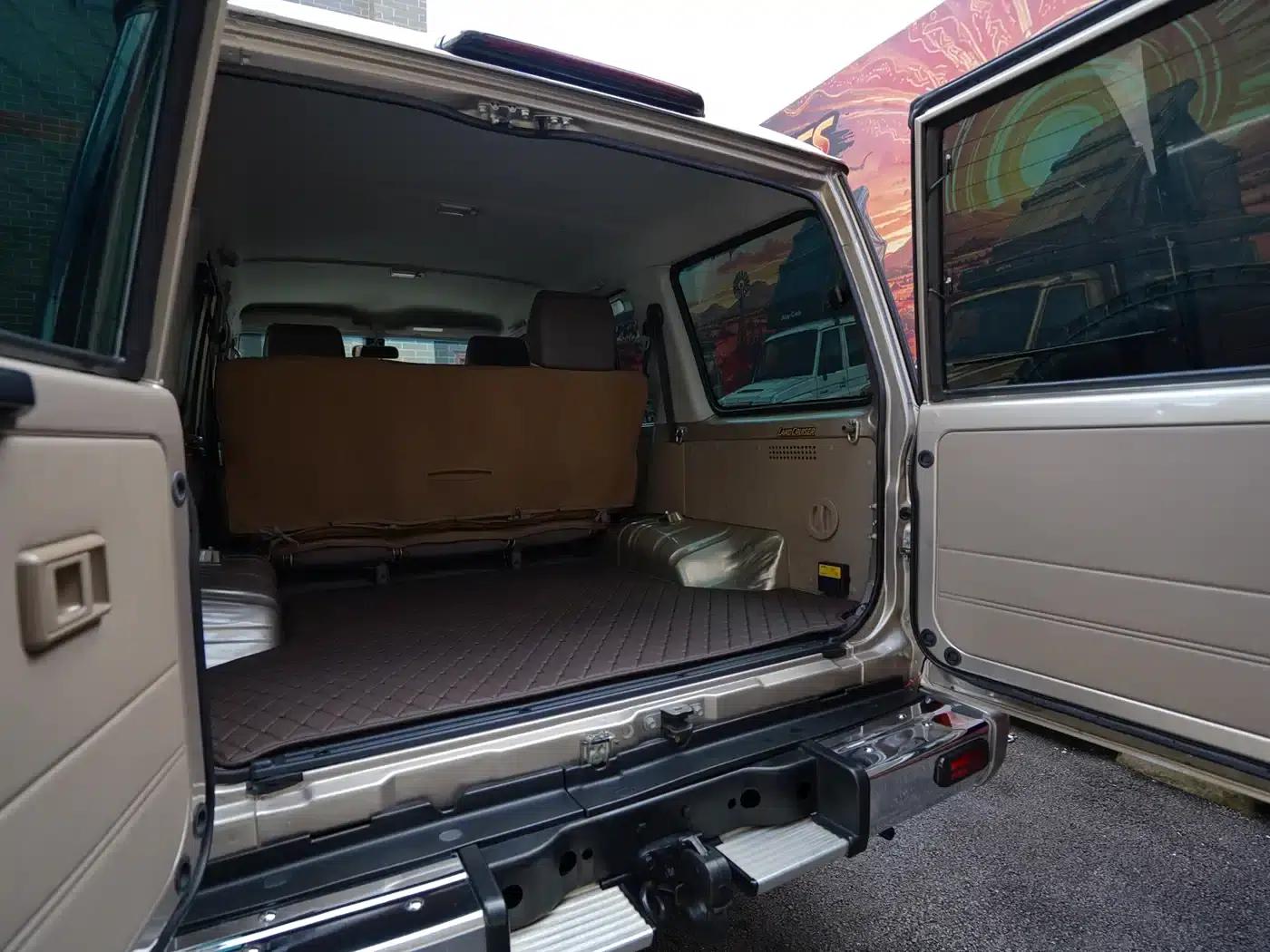 Land Cruiser (Imported) LC76 2016 Model 4.0L Middle East Version — миниатюра 20