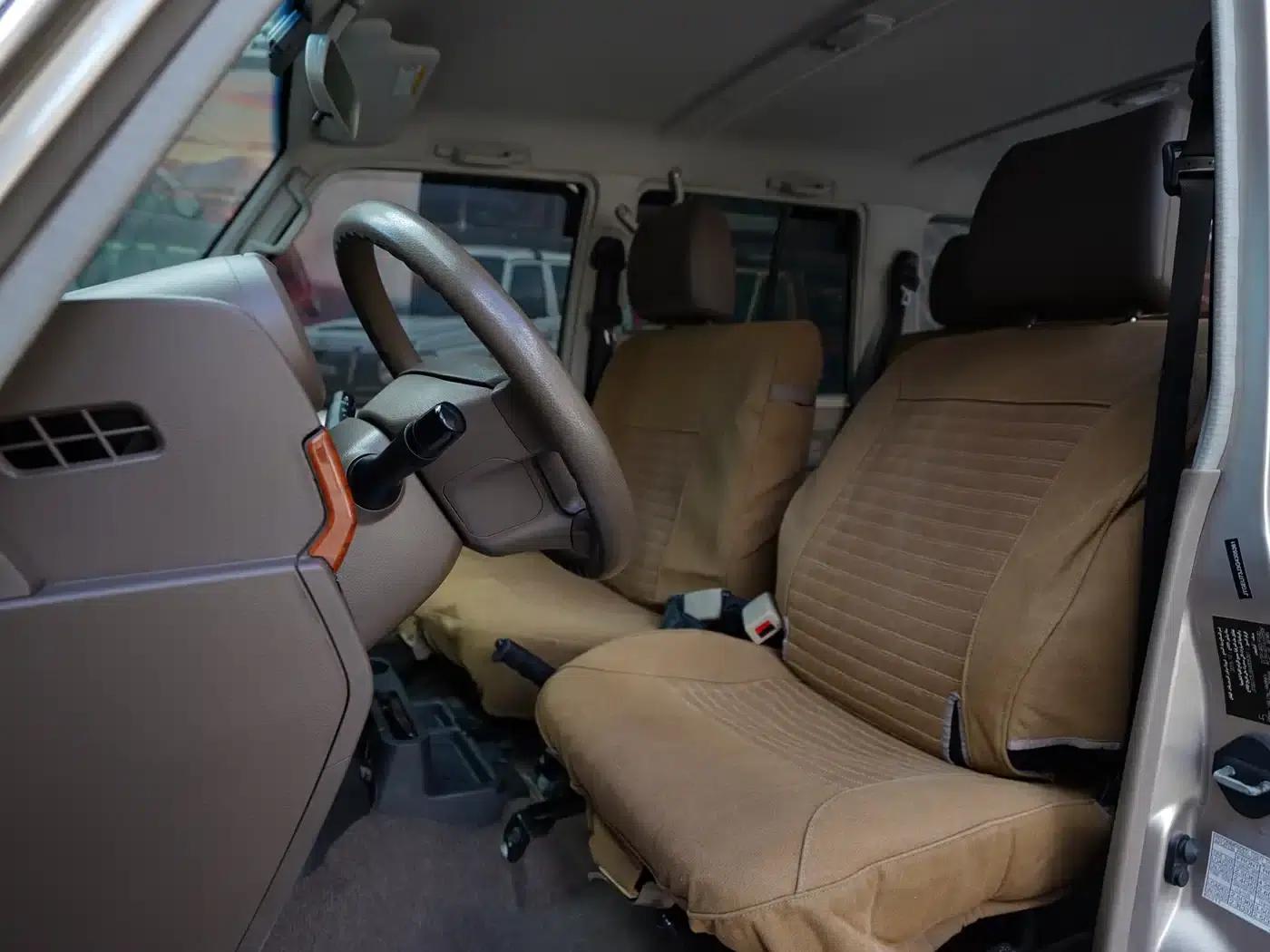 Land Cruiser (Imported) LC76 2016 Model 4.0L Middle East Version — миниатюра 21